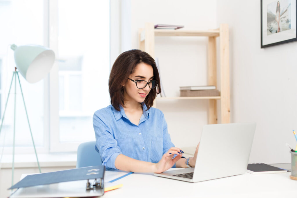 woman sitting at computer choosing mortgage credit